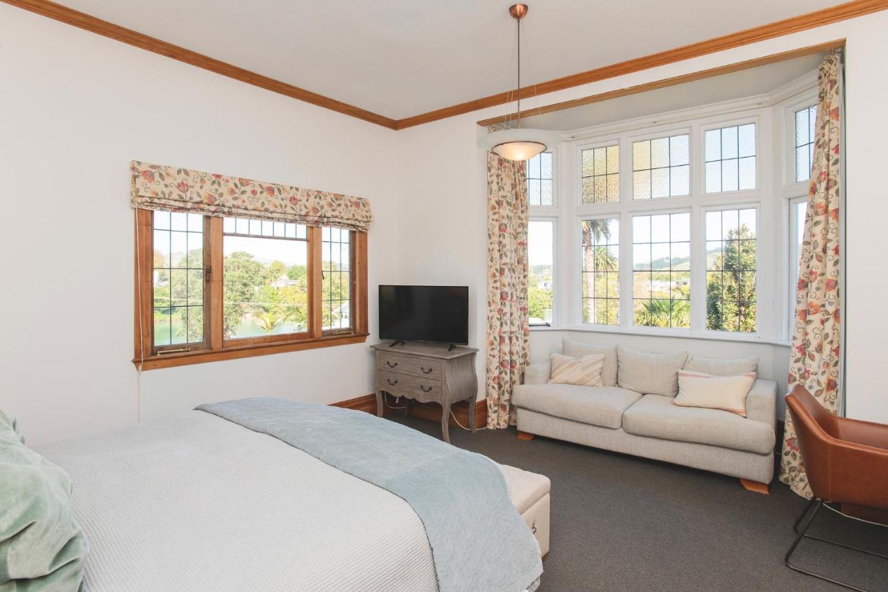 Bed and Breakfast Cedar House Гисборн Экстерьер фото