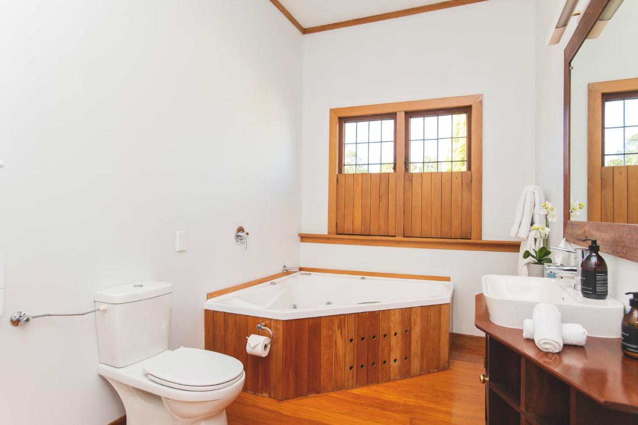 Bed and Breakfast Cedar House Гисборн Экстерьер фото