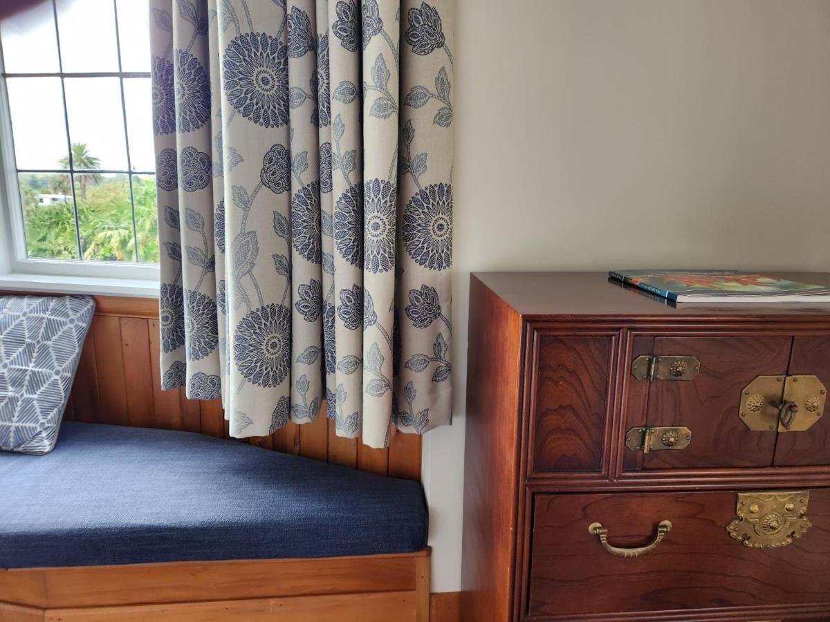 Bed and Breakfast Cedar House Гисборн Экстерьер фото